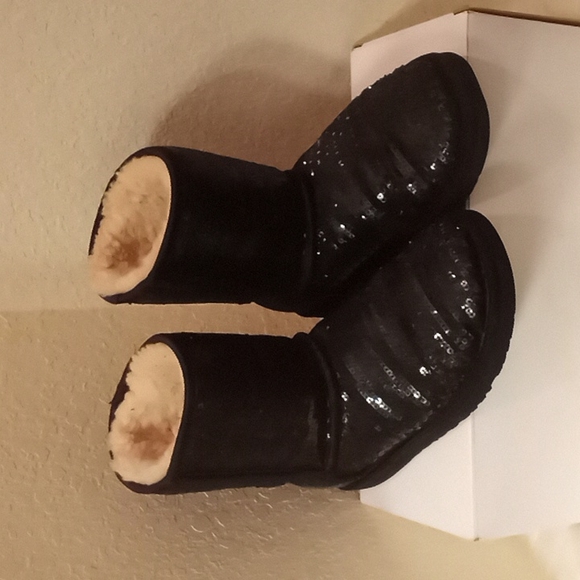 Ugg Classic Short Sequined Sparkly Boots - Picture 16 of 16